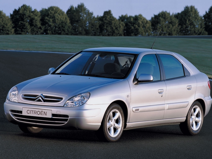 Fin 2000, la Citroën Xsara change de museau tout en renforçant sa coque, au bénéfice de la sécurité passive.