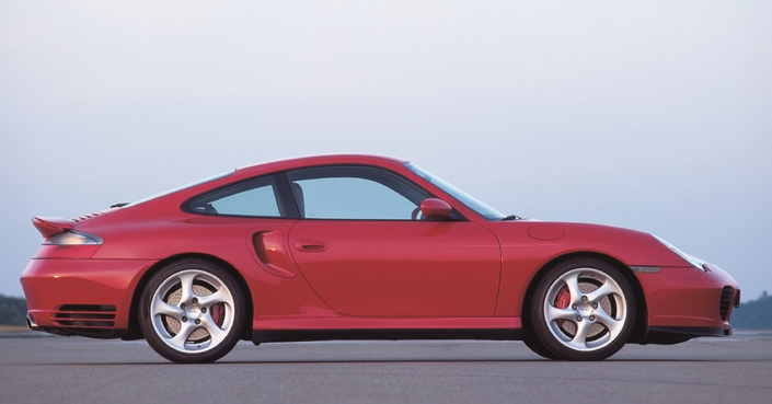 Rouler à 300 km/h en famille ? C’est possible avec la Porsche 996 Turbo, mais…