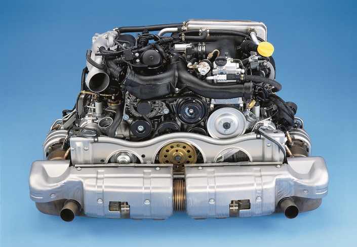 Le flat-six biturbo de la 996 Turbo, différent de celui des Carrera, est aussi plus fiable, même si sa maintenance est relativement coûteuse.