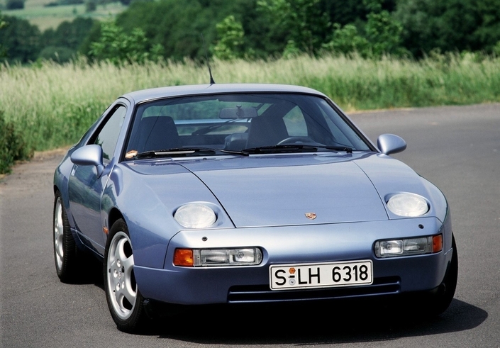 Spectaculaire, puissante, sûre et confortable, la Porsche 928 S4, ici en 1986, est une fabuleuse GT. Dommage que son entretien soit aussi ruineux...