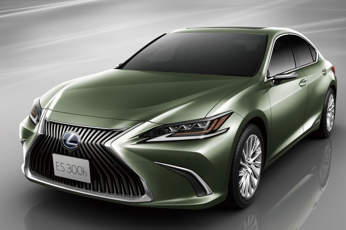 Caméra rétroviseur : Lexus grille la politesse à Audi