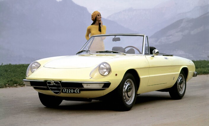 L'avant du Spider Coda Tronca diffère de celui de "l'osso di sepia" par son parechocs au dessin nettement plus homogène.