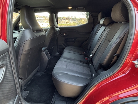 Point fort, le vaste espace aux jambes à l’arrière. De plus, la banquette est coulissante.