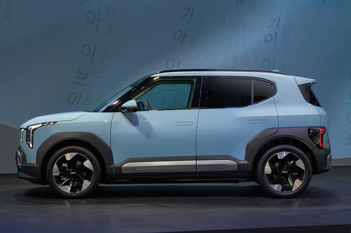 Disponible à moins de 20 000 € et très bien équipé, le Kia EV2 a de quoi faire peur à la Renault 4