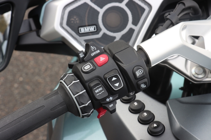 Quelle est la meilleure voyageuse chez BMW ? La R 1300 RT ou R 1300 GS Adventure ? 