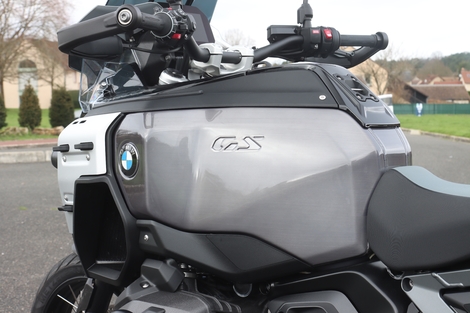 Quelle est la meilleure voyageuse chez BMW ? La R 1300 RT ou R 1300 GS Adventure ? 