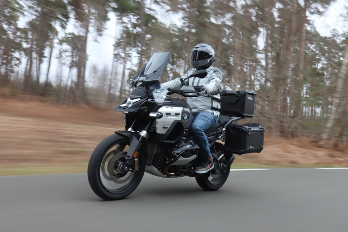 Quelle est la meilleure voyageuse chez BMW ? La R 1300 RT ou R 1300 GS Adventure ? 