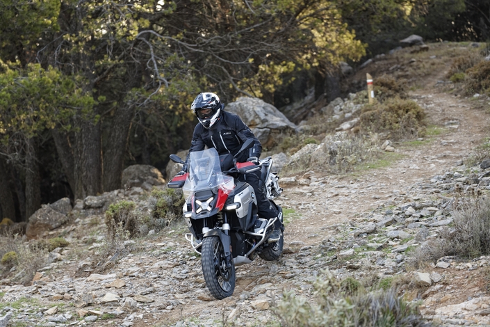 Quelle est la meilleure voyageuse chez BMW ? La R 1300 RT ou R 1300 GS Adventure ? 