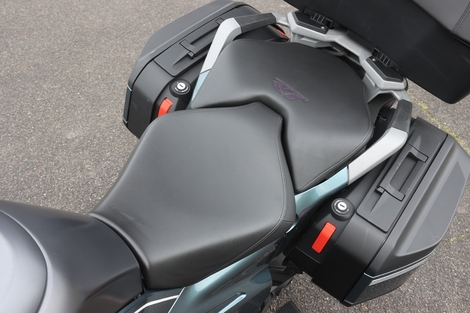 Quelle est la meilleure voyageuse chez BMW ? La R 1300 RT ou R 1300 GS Adventure ? 