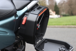 Quelle est la meilleure voyageuse chez BMW ? La R 1300 RT ou R 1300 GS Adventure ? 