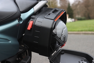 Quelle est la meilleure voyageuse chez BMW ? La R 1300 RT ou R 1300 GS Adventure ? 