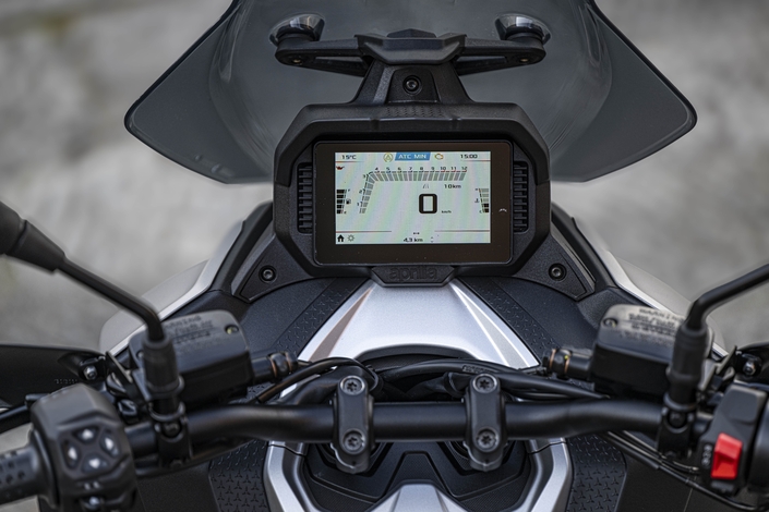 Aprilia SR GT 400 : le scooter crossover à l’esprit course