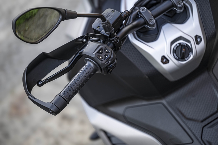 Aprilia SR GT 400 : le scooter crossover à l’esprit course