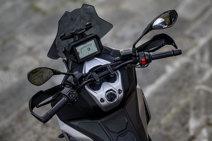 Aprilia SR GT 400 : le scooter crossover à l’esprit course