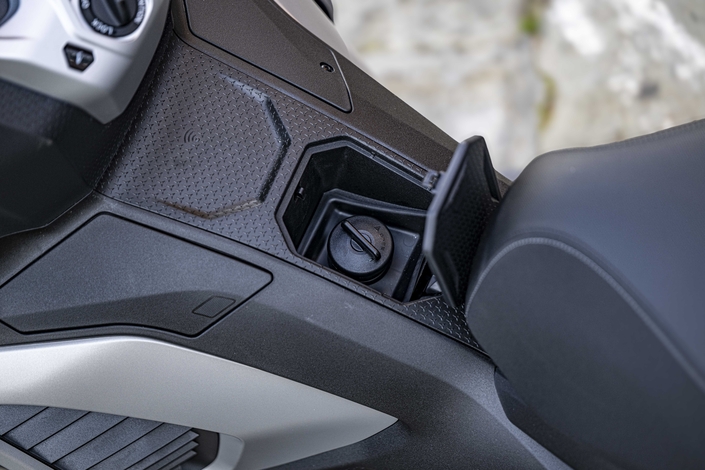 Aprilia SR GT 400 : le scooter crossover à l’esprit course