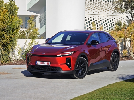 Ce dernier modèle Toyota s’inscrit parfaitement dans les codes stylistiques actuels de la marque. De la personnalité, des volumes sculptés mais pas trop.