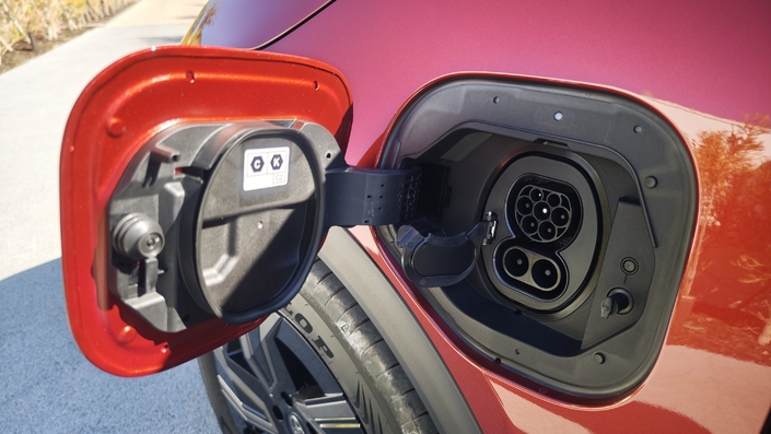 À 39 600 €, le C-HR + est-il enfin le premier bon véhicule électrique de Toyota ?