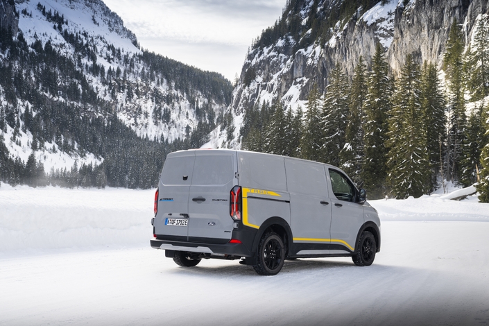 Un peu plus de 850 kilos de charge utile sur ce Custom AWD, contre une tonne sur un Custom électrique classique.