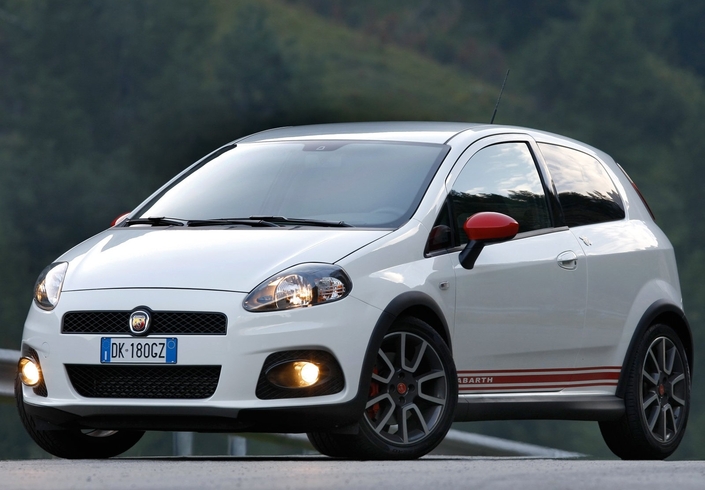 En Abarth, la Grande Punto peut être largement personnalisée, à coups de stickers.