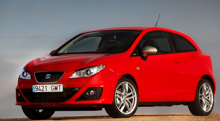 En génération 4, la Seat Ibiza arbore un look très acéré, et en FR, elle joue la carte de la sportivité discrète.