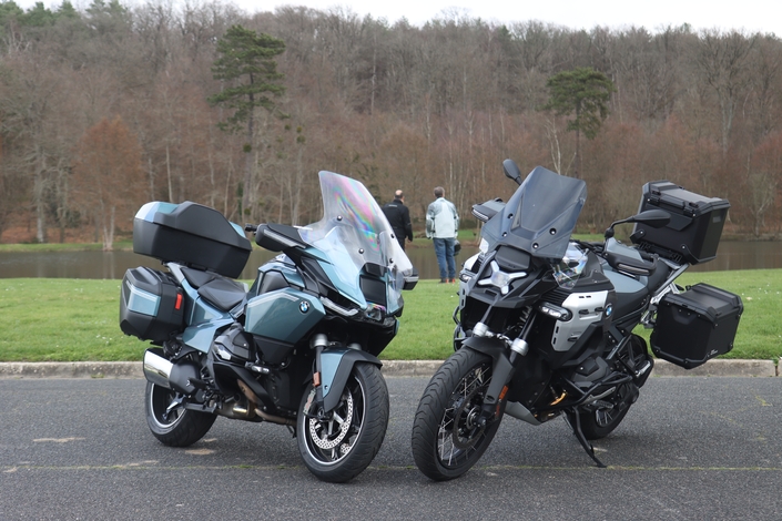 Quelle est la meilleure voyageuse chez BMW ? La R 1300 RT ou R 1300 GS Adventure ? 