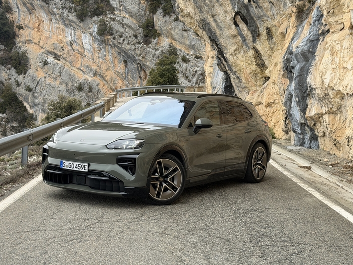 Complètement fou en version Turbo, le nouveau Porsche Cayenne Electric est meilleur que le thermique