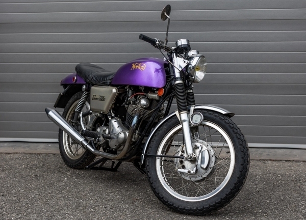 Norton Commando 750 cm3 Fastback 1969 (lot n° 22)