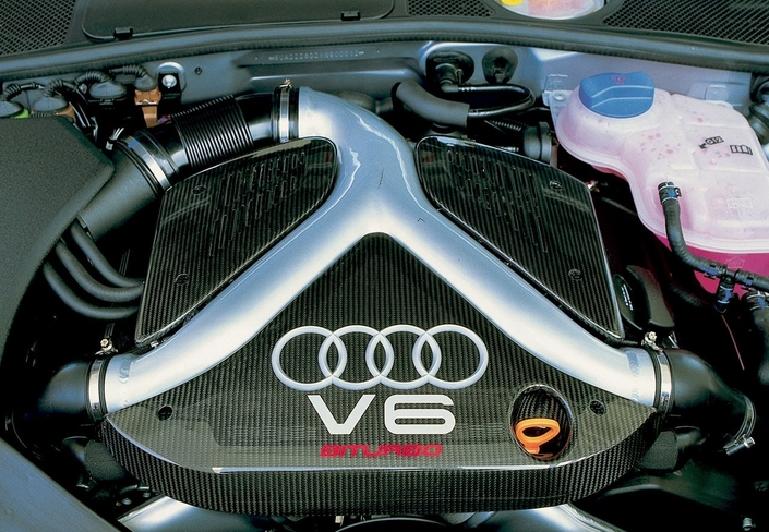 Le V6 biturbo de l'Audi RS4 B5 est très endurant, mais il demande un entretien rigoureux, donc cher.