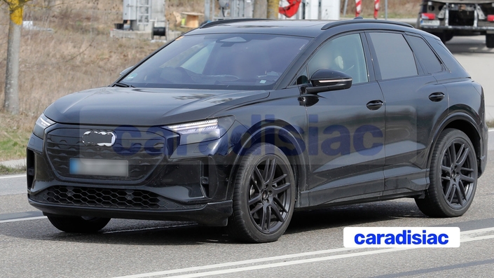 L’Audi Q4 e-tron restylé est encore au stade de prototype, mais la découverte de ce modèle lifté est prévue pour la fin de l’année. Le restylage est essentiel pour maintenir en forme les deux versions de l’Audi Q4 e-tron (Q4 et Q4 Sportback) jusqu’à son renouvellement en 2028.