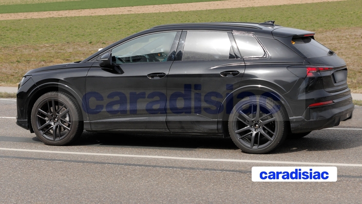 Dans la catégorie des SUV compacts électriques, l’Audi Q4 e-tron devrait toujours avoir fort à faire face au BMW iX1 qui va être restylé (gros restylage qui pourrait passer pour une nouvelle génération) cette année et surtout à l’inédit Mercedes GLA EQ qui arrivera bientôt. Un restylage n’est donc pas de trop pour tenir face à une concurrence de plus en plus vive.
