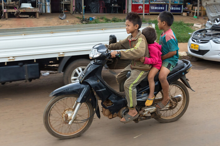 Thaïlande : l'uniforme scolaire, un laissez-passer pour conduire une moto à 12 ans