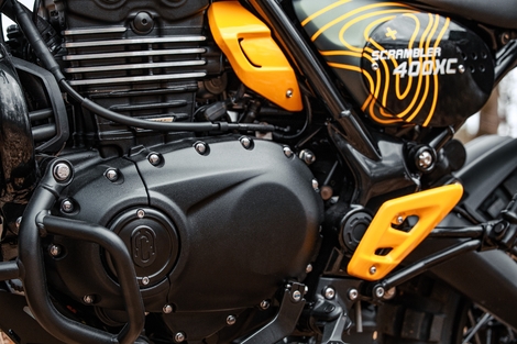 FCR Original « Escape » : la Triumph Scrambler 400 XC qui se prend pour une reine du désert !