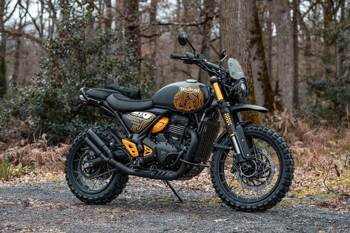 FCR Original « Escape » : la Triumph Scrambler 400 XC qui se prend pour une reine du désert !