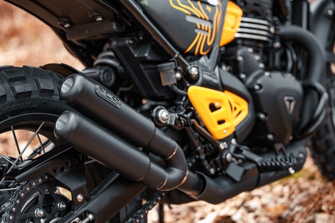 FCR Original « Escape » : la Triumph Scrambler 400 XC qui se prend pour une reine du désert !