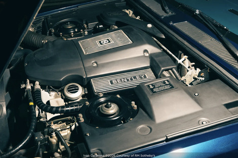 Qui veut rouler avec l’ancienne Bentley de Giorgio Armani ?