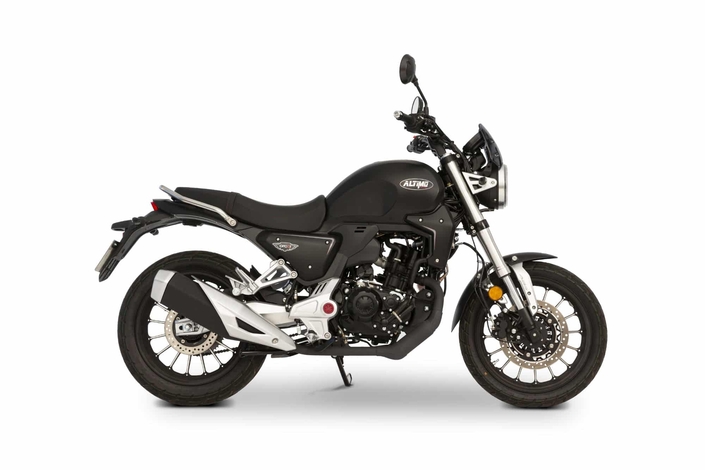 Orcal brade sa petite moto 125 cm3 Altimo !