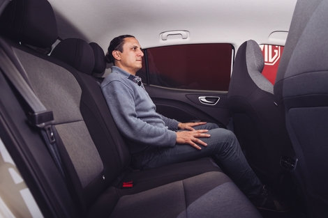 Les places arrière sont confortables et spacieuses.