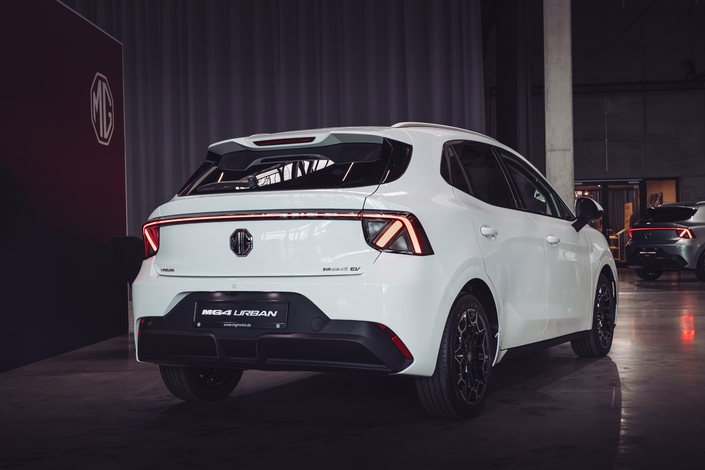 Le style est moins dynamique que celui de la MG4 classique.