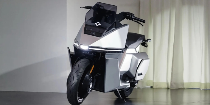 Auto-équilibré, ce scooter chinois tient debout et peut se déplacer tout seul !