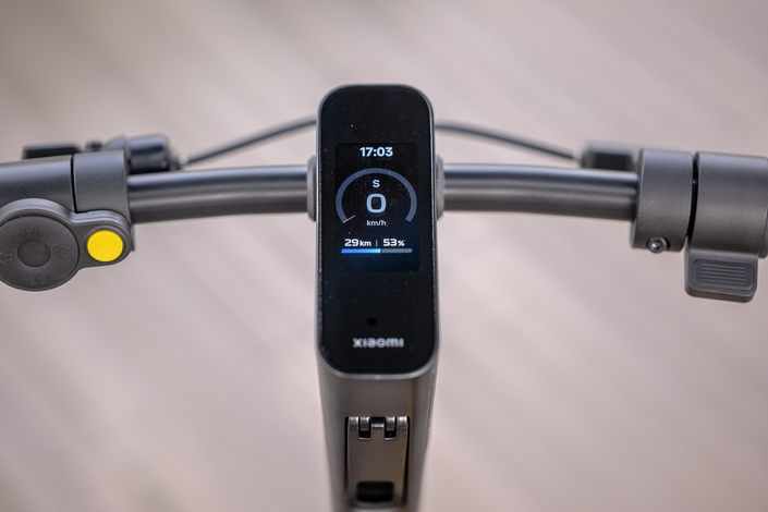 En plein soleil, l’écran est quasi illisible.