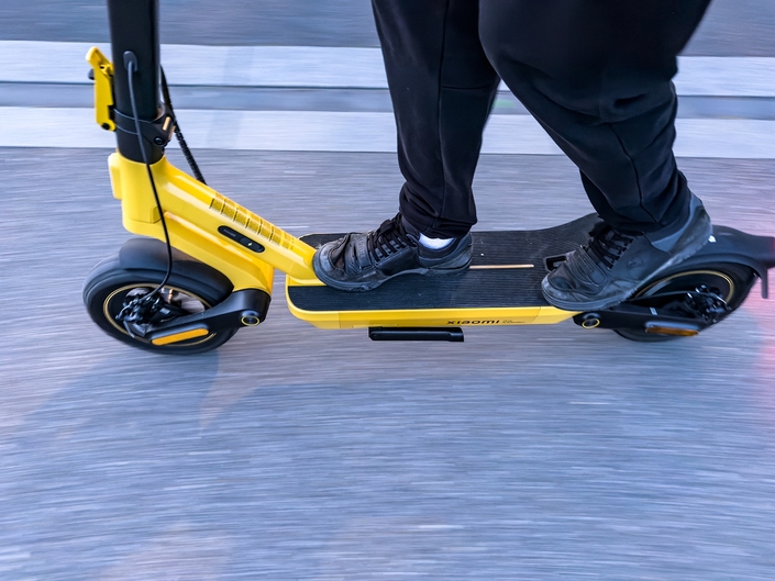 Essai Xiaomi Scooter 6 Ultra : un avant-goût de la voiture électrique chinoise