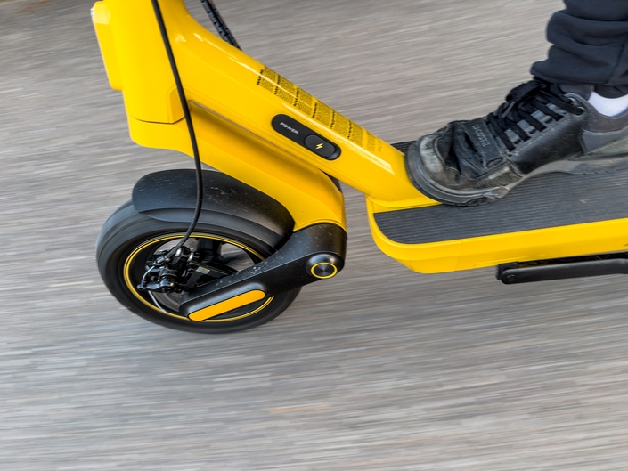 Essai Xiaomi Scooter 6 Ultra : un avant-goût de la voiture électrique chinoise