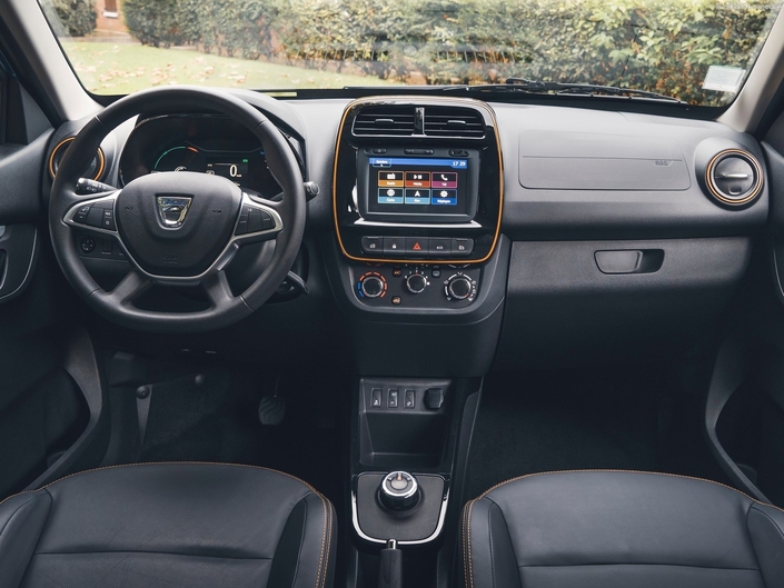 La planche de bord, que ce soit en phase 1 ou 2, reste identique, et très basique. La voici.