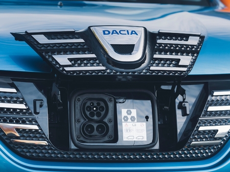 Au lancement, la trappe de recharge s’ouvre vers le haut.