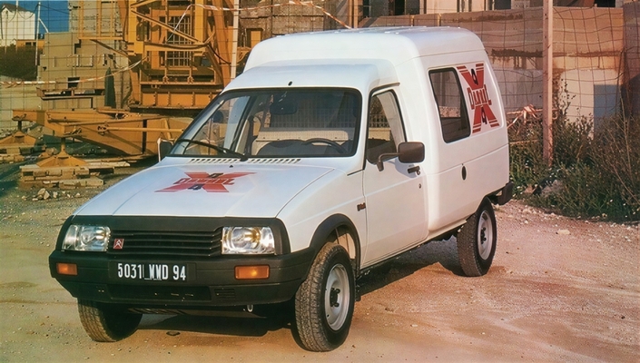 Le spécialiste Dangel développera une version 4x4 du C15, ici en 1990.