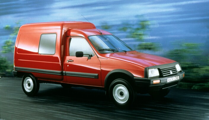 A la conduite, le Citroën C15 étonne par sa douceur générale et la qualité de son comportement routier. Les longs parcours sont tout à fait envisageables !