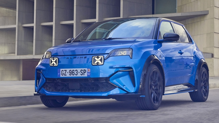 L’Alpine A290 dispose de deux motorisations de 180 et 220 ch. Afin de faire face à l’électromoteur de 280 ch de la Peugeot E-208 GTi, la citadine d’Alpine pourrait bénéficier d’une motorisation électrique plus puissante, tout simplement en ajoutant un moteur électrique sur le train arrière. © Alpine