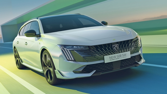 Longtemps pénalisé par des petits moteurs face aux blocs six cylindres ou V8 allemands, la sportivité des constructeurs français a été bien entamée. Quelquefois, un sursaut d’orgueil comme celui qui a permis la réalisation de la Peugeot 508 PSE hybride de 360 ch (ici en version SW) a essayé de relancer la machine sans trop de succès. L’arrivée du 100 % électrique pourrait enfin tout changer, grâce à l’utilisation d’électromoteurs gavés de kilowatts.© Peugeot