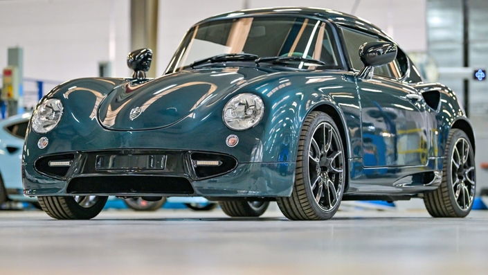 Le petit constructeur PGO de Saint-Christol-lès-Alès produit entre trente et cinquante véhicules par an, dont ce coupé Hemera. Le passage à électrique est un défi pour PGO, mais cela passera sans doute par la création d’un tout nouveau modèle en 2035. © PGO