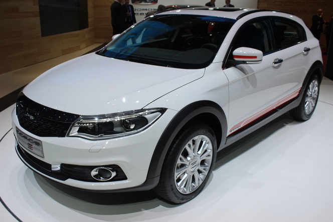 Qoros 3 City SUV : viendra, viendra pas ? - Vidéo en direct du Salon de Genève 2015